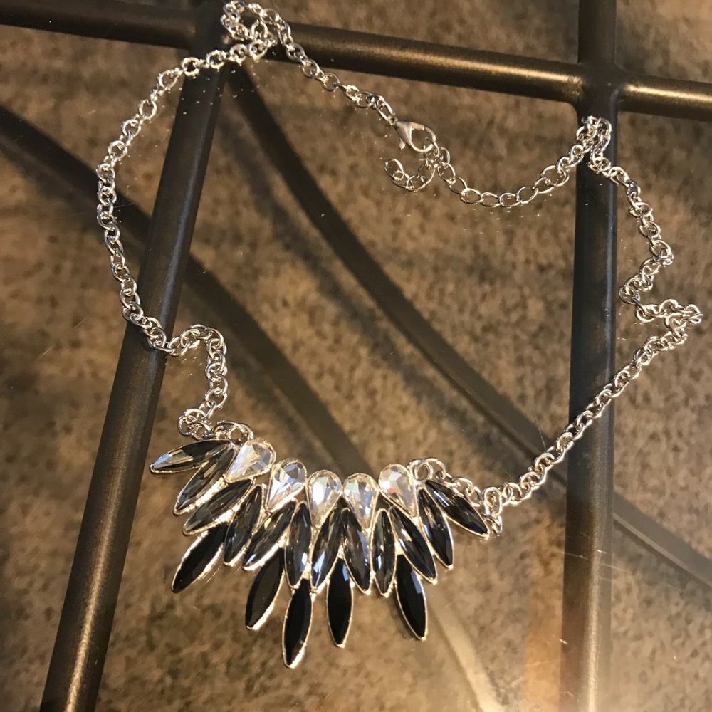 Black Jeweled Fashion Necklace